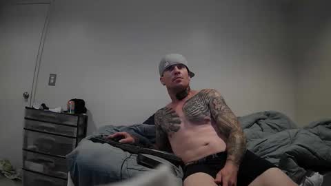 Snapshot of theemperor21 chatting on 10-22-25, 11:21 theemperor21 online show from 10-22-25, 11:21