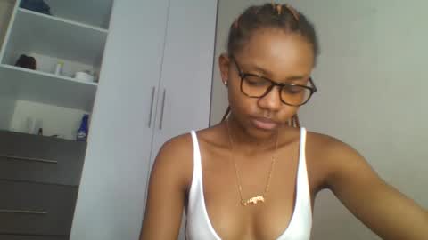 Snapshot of theequinn chatting on 03-02-25, 02:54 theequinn online show from 03-02-25, 02:54