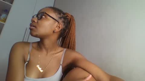 Snapshot of theequinn chatting on 03-09-25, 04:11 theequinn online show from 03-09-25, 04:11