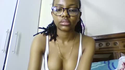 Snapshot of theequinn chatting on 09-28-25, 04:45 theequinn online show from 09-28-25, 04:45