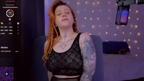 Snapshot of thefullredmoon chatting on 03-06-26, 07:05 Moon online show from 03-06-26, 07:05