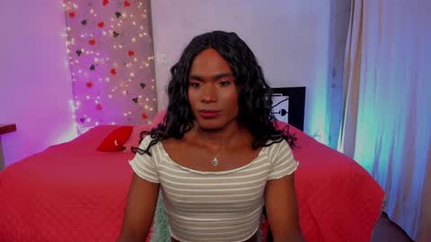 Snapshot of thegoldenbitch chatting on 12-30-24, 12:22 Goldie online show from 12-30-24, 12:22