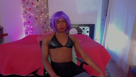 Snapshot of thegoldenbitch chatting on 01-23-25, 10:33 Goldie online show from 01-23-25, 10:33