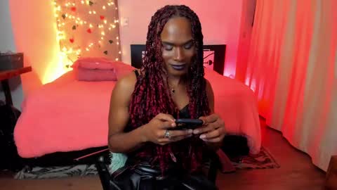 Snapshot of thegoldenbitch chatting on 02-25-25, 03:09 Goldie online show from 02-25-25, 03:09