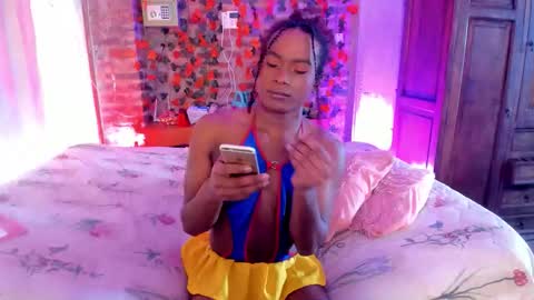 Snapshot of thegoldenbitch chatting on 11-20-25, 04:07 Goldie online show from 11-20-25, 04:07