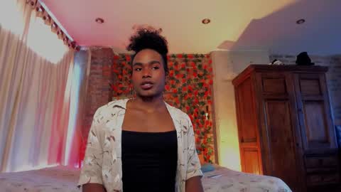 Snapshot of thegoldenbitch chatting on 01-11-26, 02:00 Goldie online show from 01-11-26, 02:00