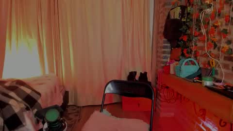 Snapshot of thegoldenbitch chatting on 02-25-26, 10:47 Goldie online show from 02-25-26, 10:47