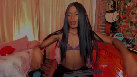 Snapshot of thegoldenbitch chatting on 03-02-26, 10:44 Goldie online show from 03-02-26, 10:44