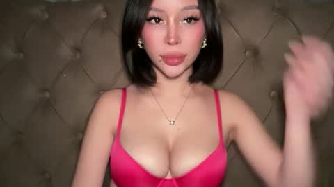 Elle  dont forget to folloW me and thumbs up online show from 04-22-26, 11:39