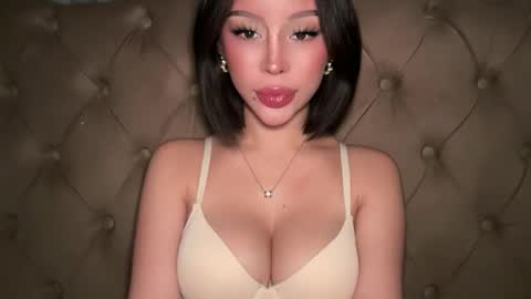 Elle  dont forget to folloW me and thumbs up online show from 04-24-26, 03:42