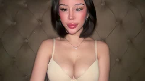 Elle  dont forget to folloW me and thumbs up online show from 05-21-26, 06:09
