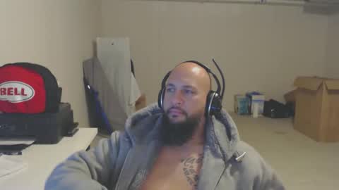 Snapshot of thehawaiian93 chatting on 12-15-25, 12:04 thehawaiian93 online show from 12-15-25, 12:04