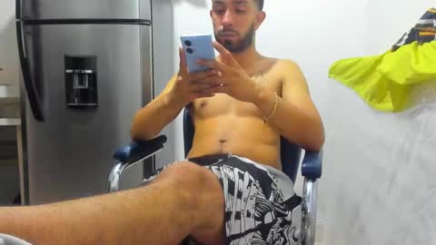 Snapshot of thehousedog chatting on 01-18-25, 02:03 thehousedog online show from 01-18-25, 02:03