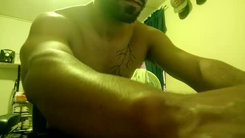 Snapshot of thehousedog chatting on 02-19-25, 06:32 thehousedog online show from 02-19-25, 06:32