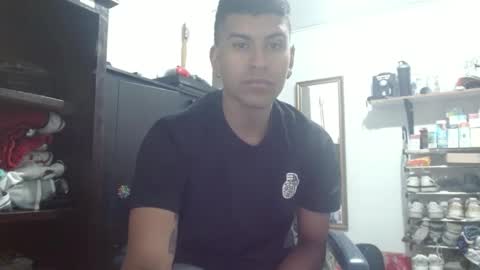 Snapshot of thehousedog chatting on 03-04-25, 04:06 thehousedog online show from 03-04-25, 04:06