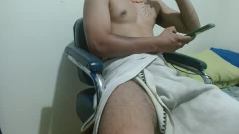 Snapshot of thehousedog chatting on 09-30-25, 11:26 thehousedog online show from 09-30-25, 11:26