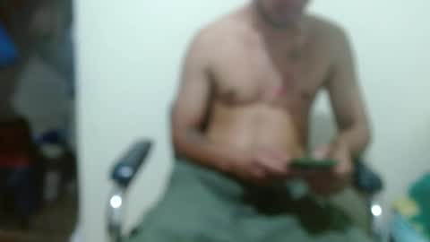 Snapshot of thehousedog chatting on 10-03-25, 10:40 thehousedog online show from 10-03-25, 10:40