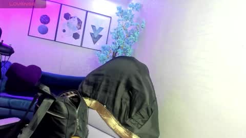 Theia  online show from 12-01-25, 12:32