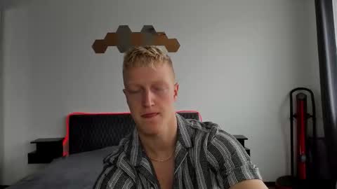 Snapshot of thejacob_d chatting on 11-14-25, 10:58 thejacob_d online show from 11-14-25, 10:58