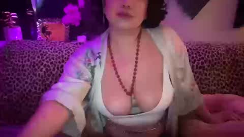 Snapshot of thejadeempress777 chatting on 10-18-25, 04:04 thejadeempress777 online show from 10-18-25, 04:04