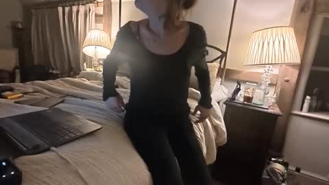 Snapshot of theladyduchess chatting on 03-06-26, 01:46 theladyduchess online show from 03-06-26, 01:46