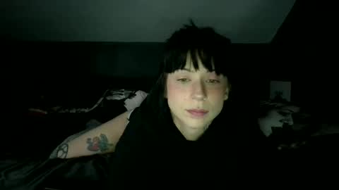 Snapshot of thelilithluxe chatting on 10-29-25, 01:02 thelilithluxe online show from 10-29-25, 01:02