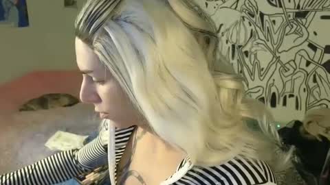 Snapshot of thematryoshka chatting on 09-12-25, 02:11 Lucy Lucy online show from 09-12-25, 02:11