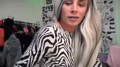 Snapshot of thematryoshka chatting on 01-18-26, 10:13 Lucy Lucy online show from 01-18-26, 10:13