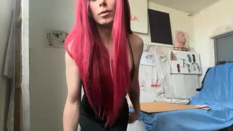 Snapshot of thematryoshka chatting on 02-25-26, 04:05 Lucy Lucy online show from 02-25-26, 04:05