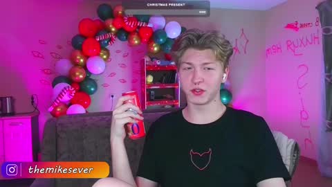 Snapshot of themikesever chatting on 12-18-24, 02:21 Sever online show from 12-18-24, 02:21