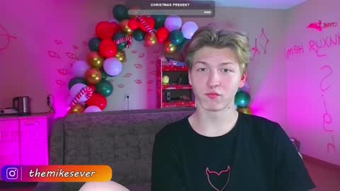 Snapshot of themikesever chatting on 12-19-24, 06:23 Sever online show from 12-19-24, 06:23