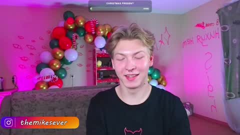 Snapshot of themikesever chatting on 12-22-24, 05:53 Sever online show from 12-22-24, 05:53