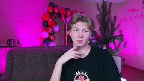 Snapshot of themikesever chatting on 01-03-25, 07:39 Sever online show from 01-03-25, 07:39