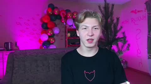 Snapshot of themikesever chatting on 01-04-25, 07:55 Sever online show from 01-04-25, 07:55