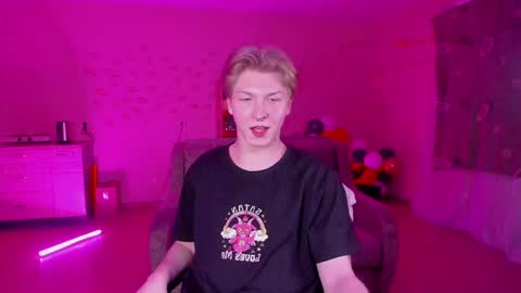 Snapshot of themikesever chatting on 01-12-25, 04:40 Sever online show from 01-12-25, 04:40