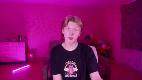 Snapshot of themikesever chatting on 01-12-25, 07:42 Sever online show from 01-12-25, 07:42