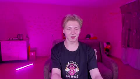 Snapshot of themikesever chatting on 01-14-25, 06:17 Sever online show from 01-14-25, 06:17