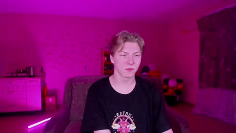 Snapshot of themikesever chatting on 01-16-25, 09:19 Sever online show from 01-16-25, 09:19