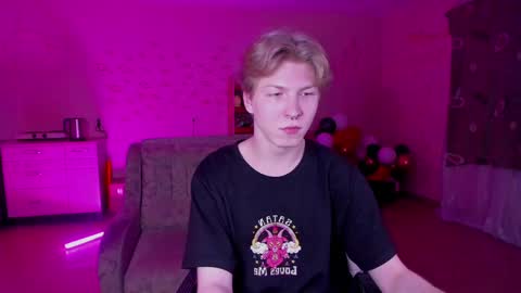 Snapshot of themikesever chatting on 01-19-25, 06:21 Sever online show from 01-19-25, 06:21