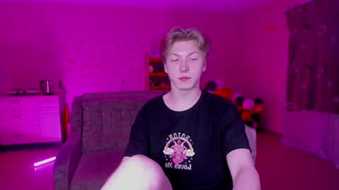 Snapshot of themikesever chatting on 01-20-25, 09:22 Sever online show from 01-20-25, 09:22