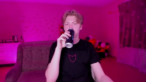 Snapshot of themikesever chatting on 01-22-25, 06:52 Sever online show from 01-22-25, 06:52