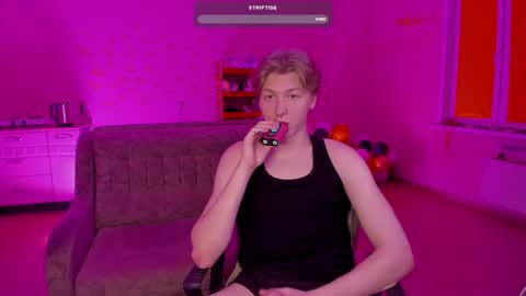 Snapshot of themikesever chatting on 02-13-25, 11:04 Sever online show from 02-13-25, 11:04