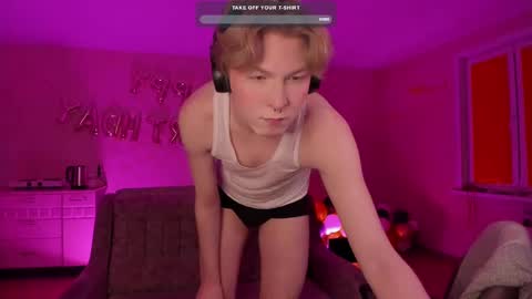 Snapshot of themikesever chatting on 02-17-25, 05:43 Sever online show from 02-17-25, 05:43