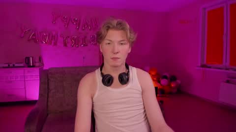 Snapshot of themikesever chatting on 02-18-25, 12:48 Sever online show from 02-18-25, 12:48