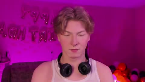 Snapshot of themikesever chatting on 02-19-25, 05:16 Sever online show from 02-19-25, 05:16