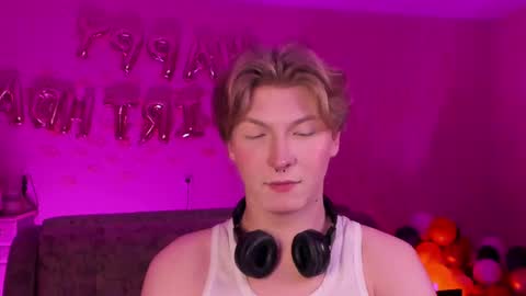 Snapshot of themikesever chatting on 02-19-25, 08:20 Sever online show from 02-19-25, 08:20