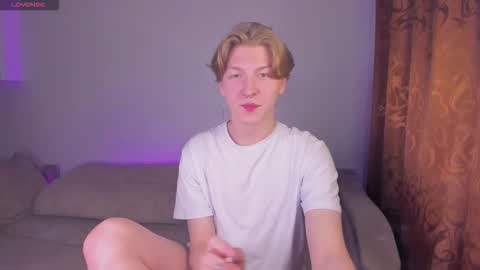 Snapshot of themikesever chatting on 10-21-25, 01:17 Sever online show from 10-21-25, 01:17