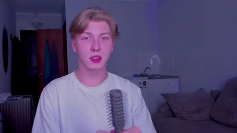 Snapshot of themikesever chatting on 11-17-25, 05:19 Sever online show from 11-17-25, 05:19