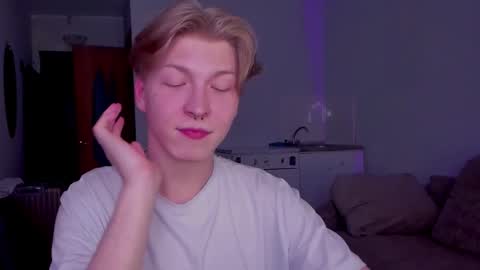 Snapshot of themikesever chatting on 11-19-25, 07:03 Sever online show from 11-19-25, 07:03