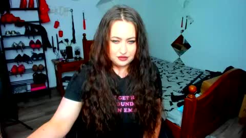 Snapshot of thenaughtygf chatting on 11-20-25, 10:20 thenaughtygf online show from 11-20-25, 10:20